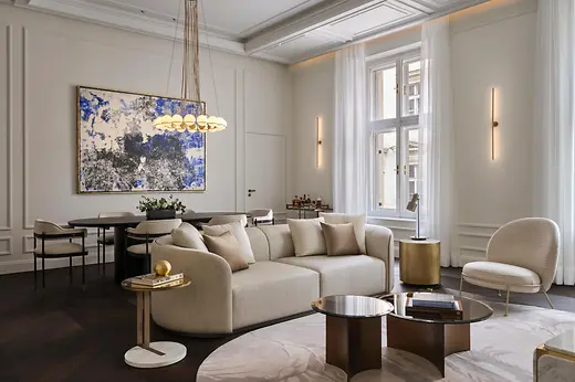 Elegantes Wohnzimmer mit Essbereich im modernen Design 