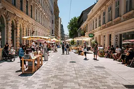 Pedestrianised meeting zone in Lange Gasse
