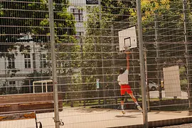 Basketball player in the Piaristenviertel
