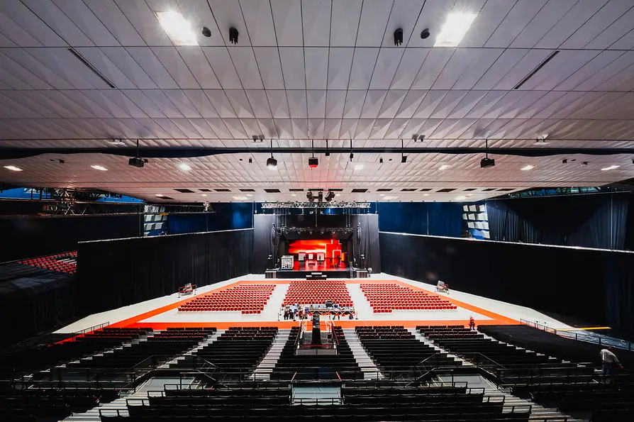 La Halle D de la Wiener Stadthalle, configuración de escenario a media sala