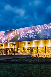 La Wiener Stadthalle durante el Festival de Eurovisión 2015, vista desde el exterior
